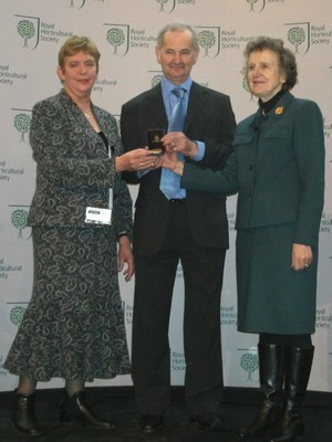 Presentation of the 2011 Lawrence Medal to Bryan and Linda Goodey